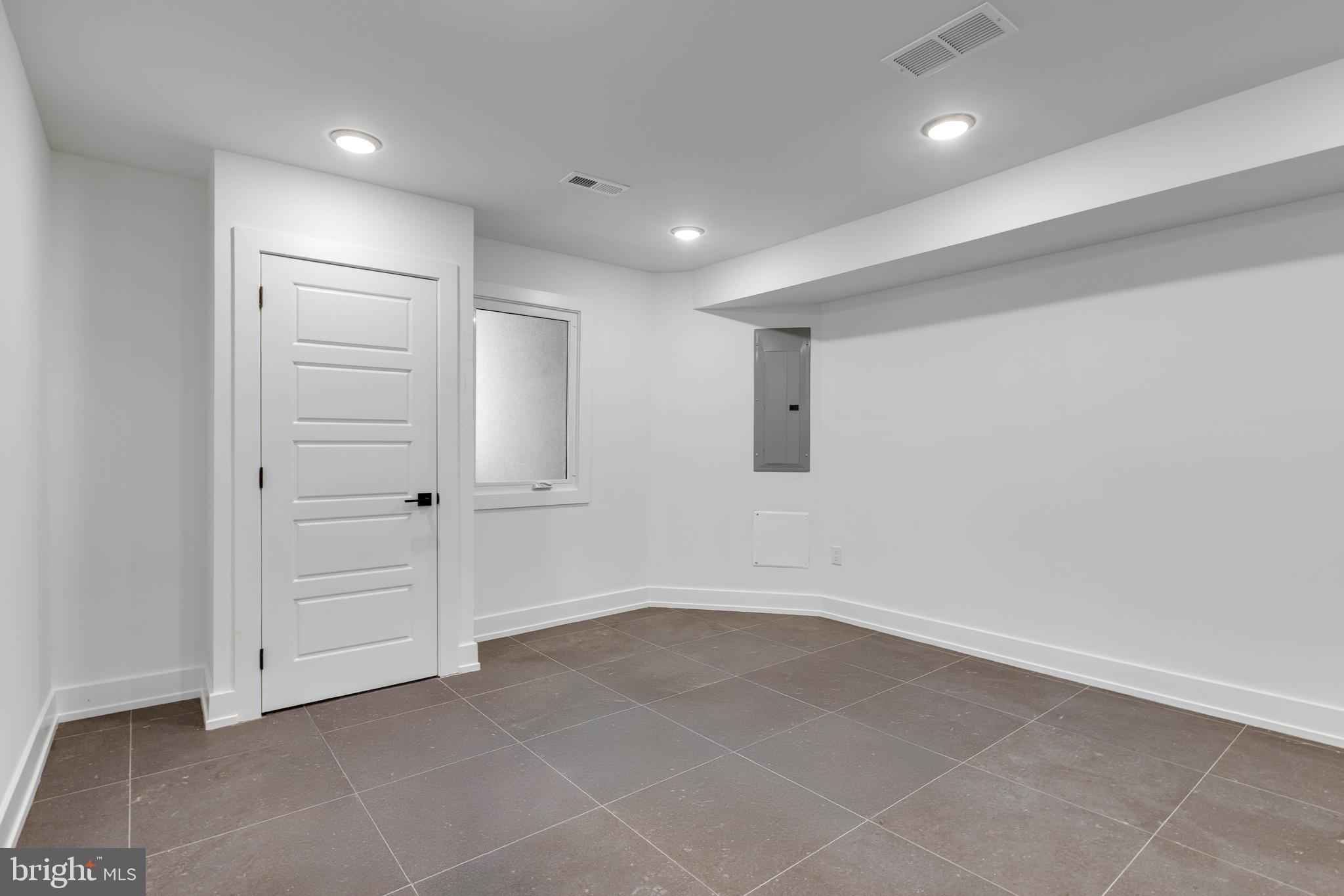 2139 BAINBRIDGE STREET