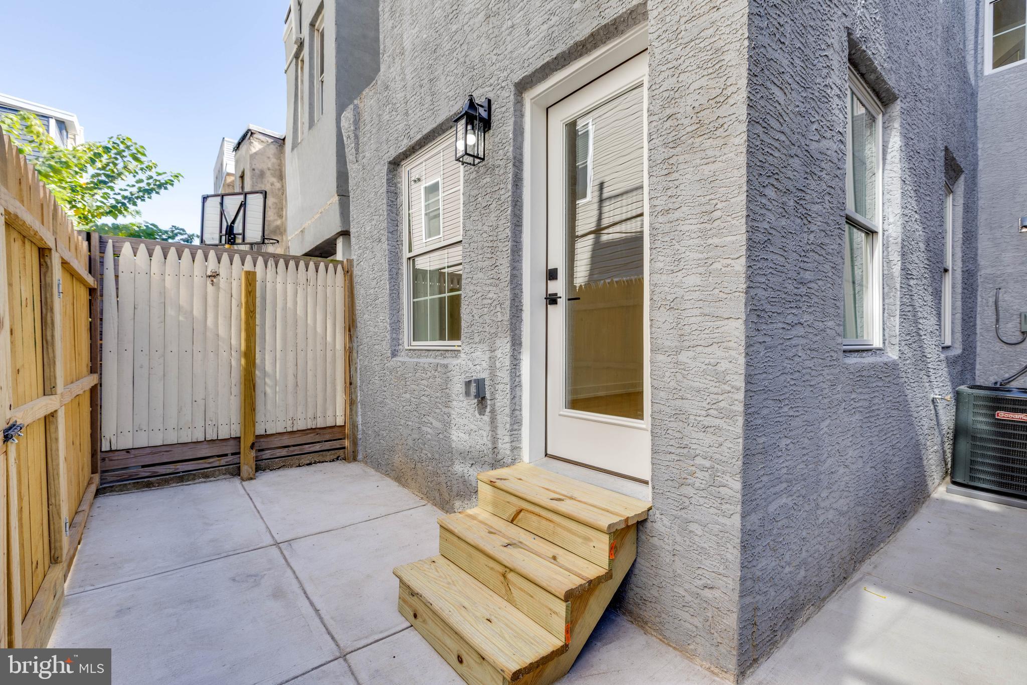 2139 BAINBRIDGE STREET