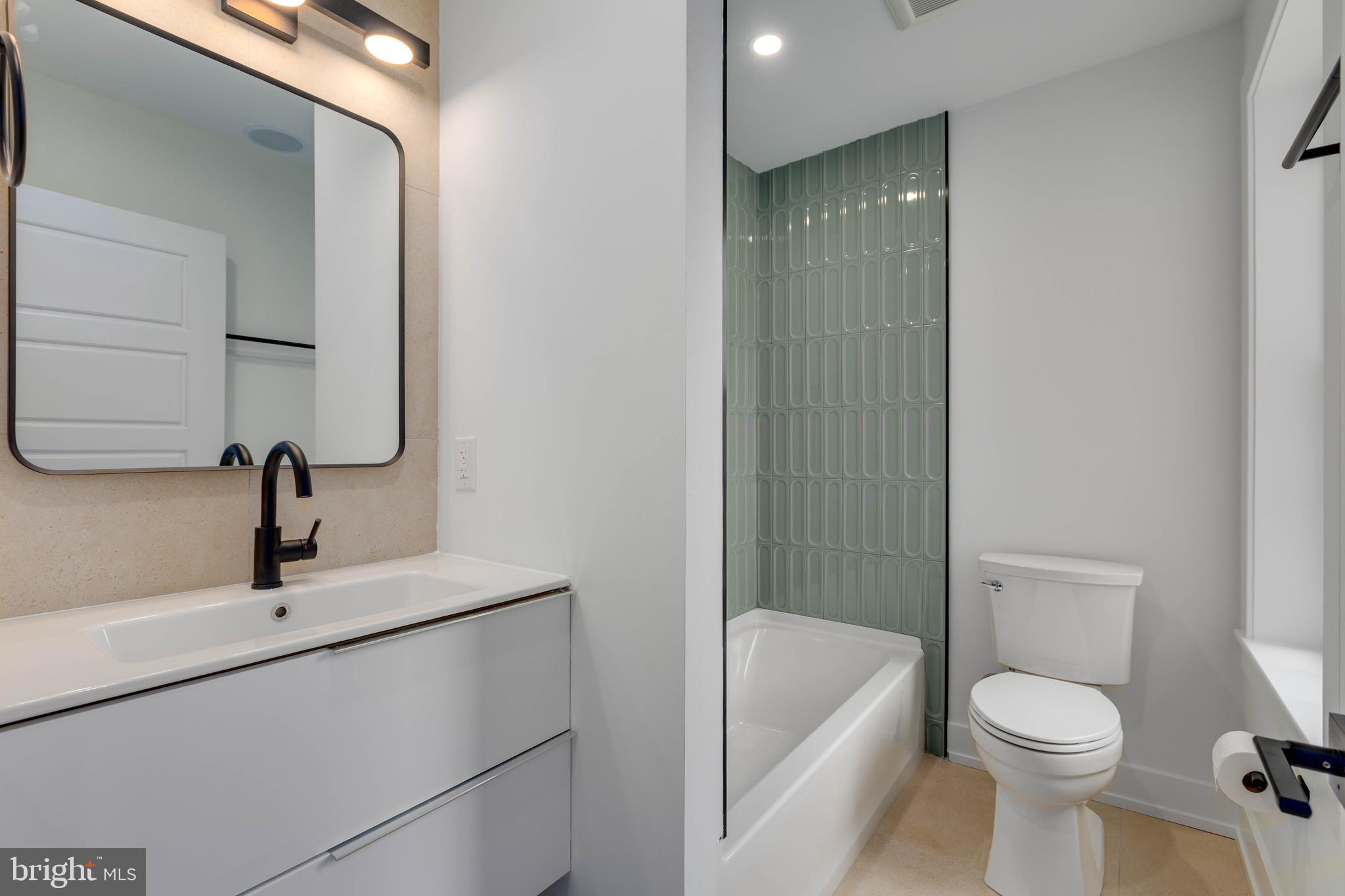 2139 BAINBRIDGE STREET