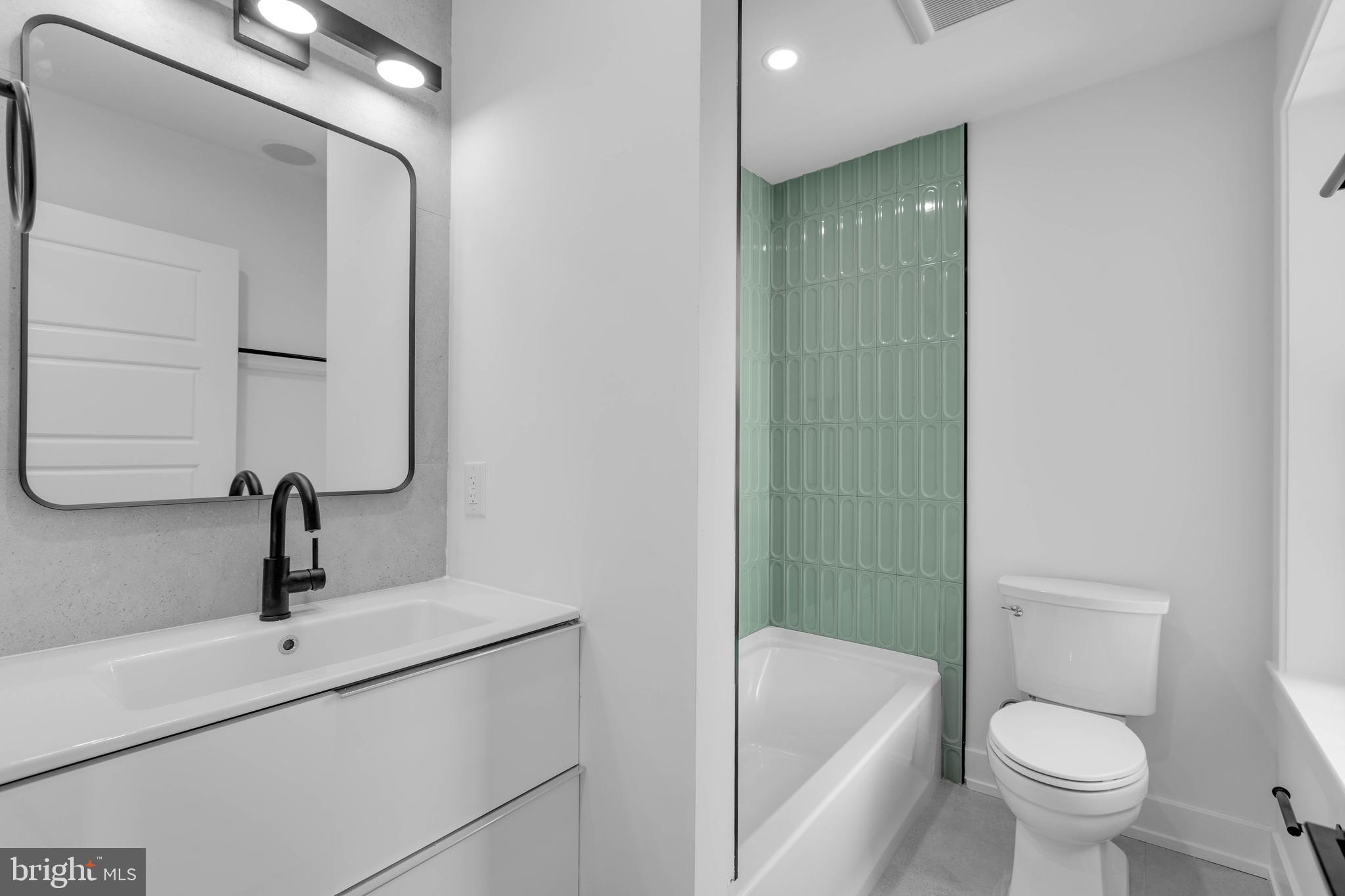 2139 BAINBRIDGE STREET