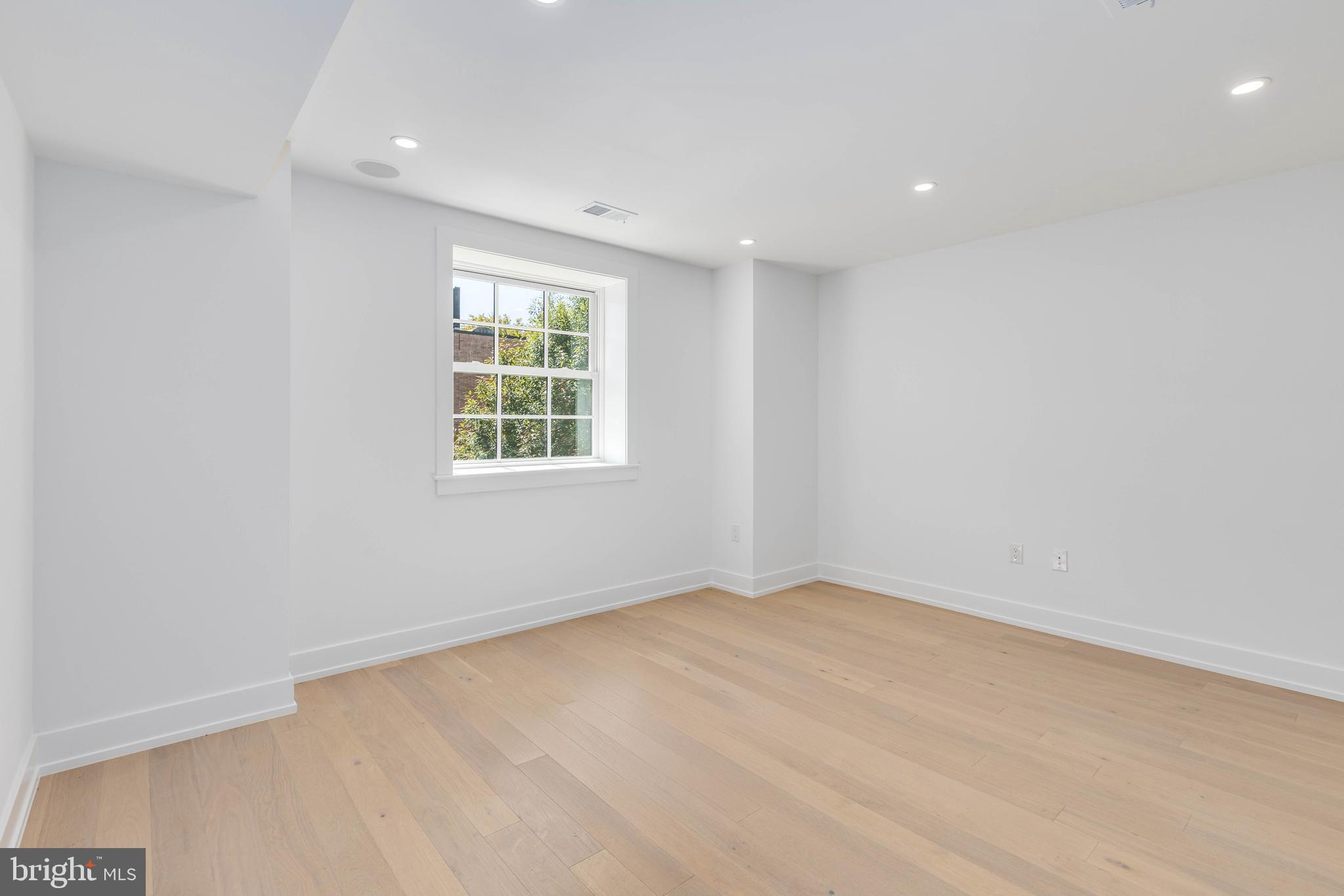 2139 BAINBRIDGE STREET