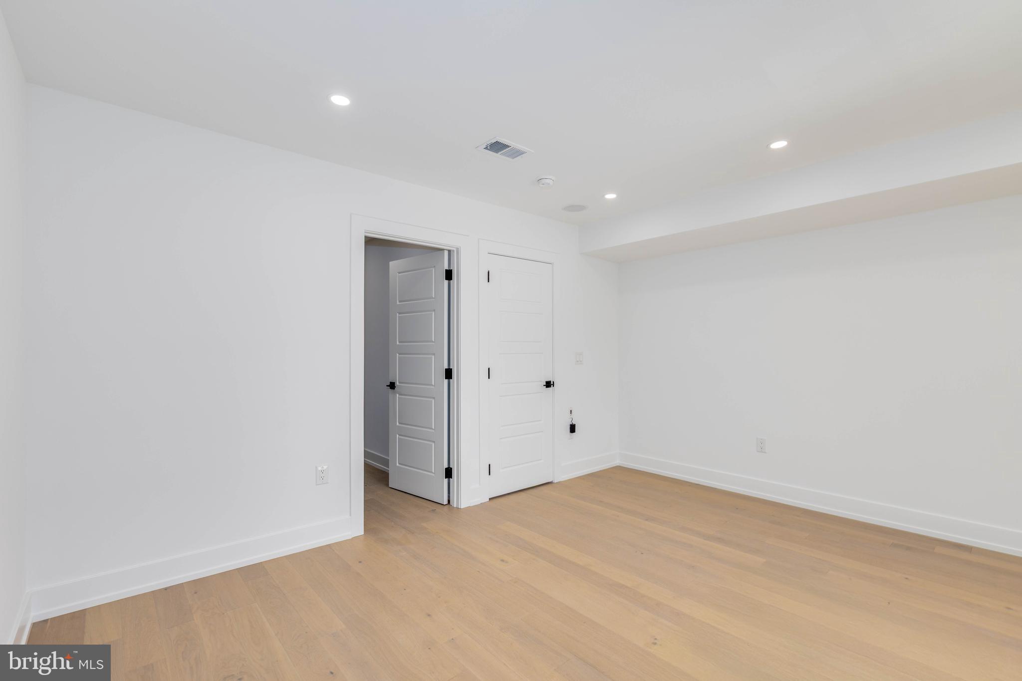 2139 BAINBRIDGE STREET