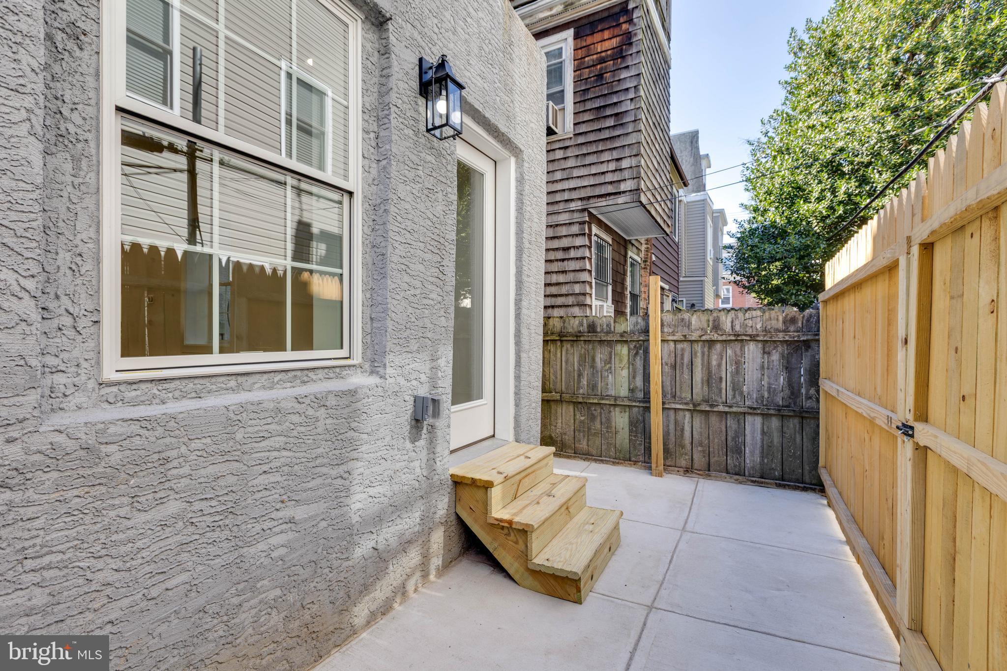 2139 BAINBRIDGE STREET