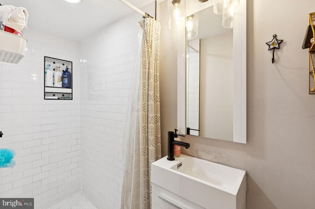 2432 JASPER STREET 1