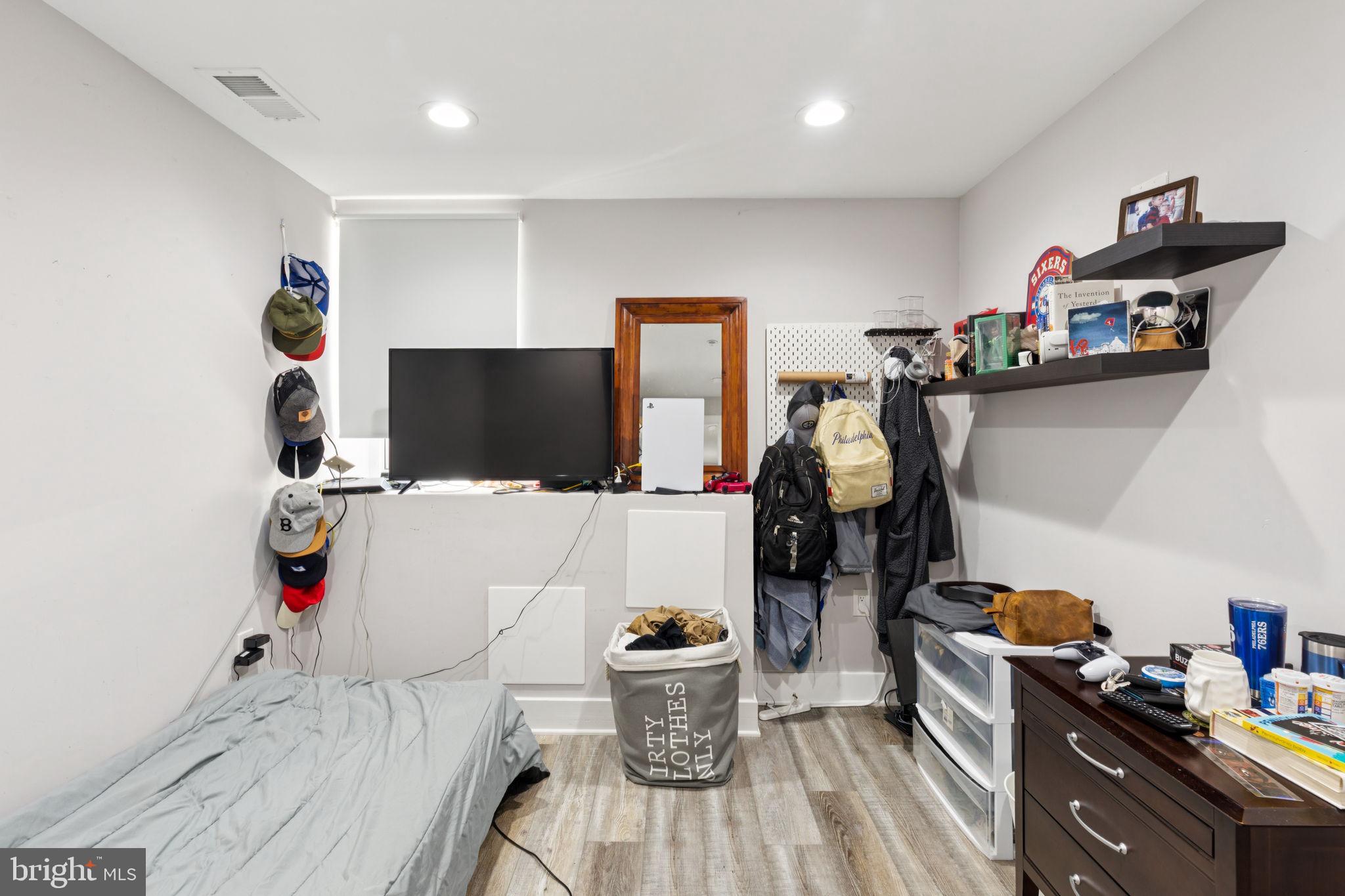 2432 JASPER STREET 1