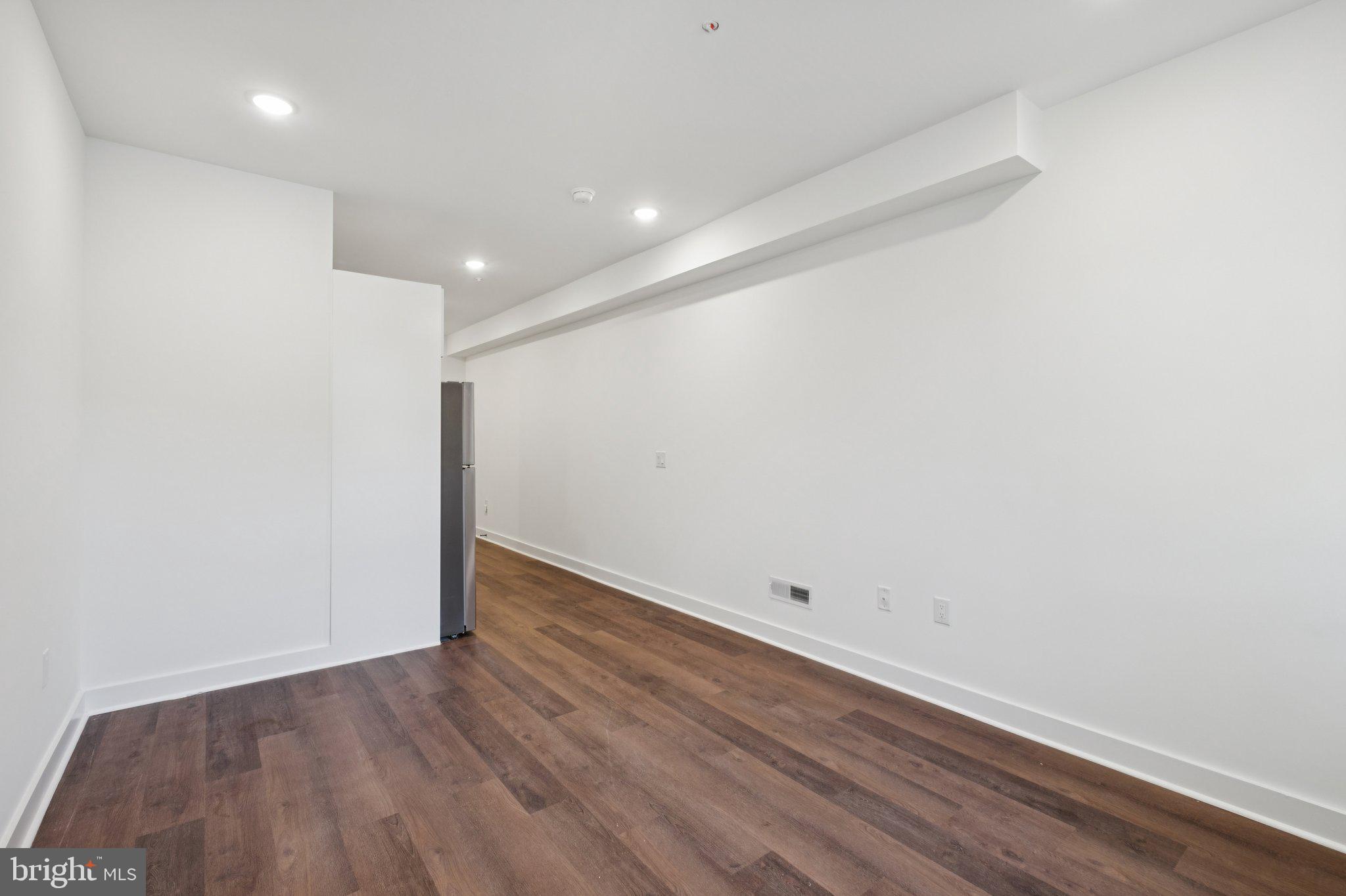 4237 MANTUA AVENUE 1