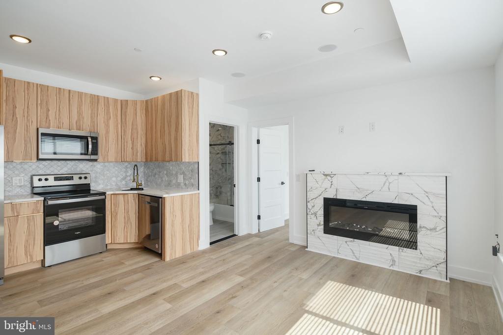 2000 N FRONT STREET 9