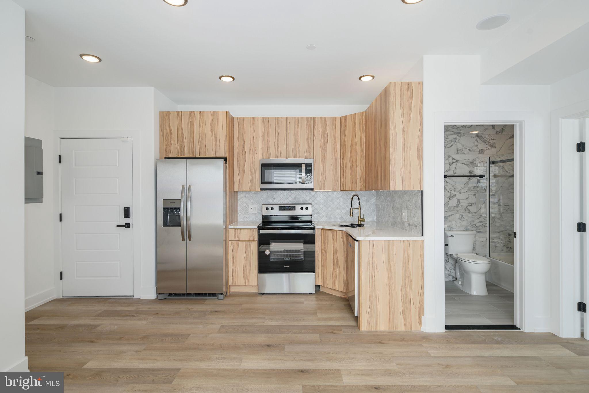 2000 N FRONT STREET 9