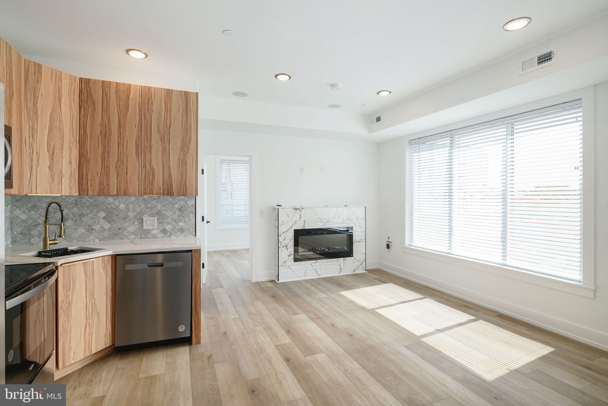 2000 N FRONT STREET 9