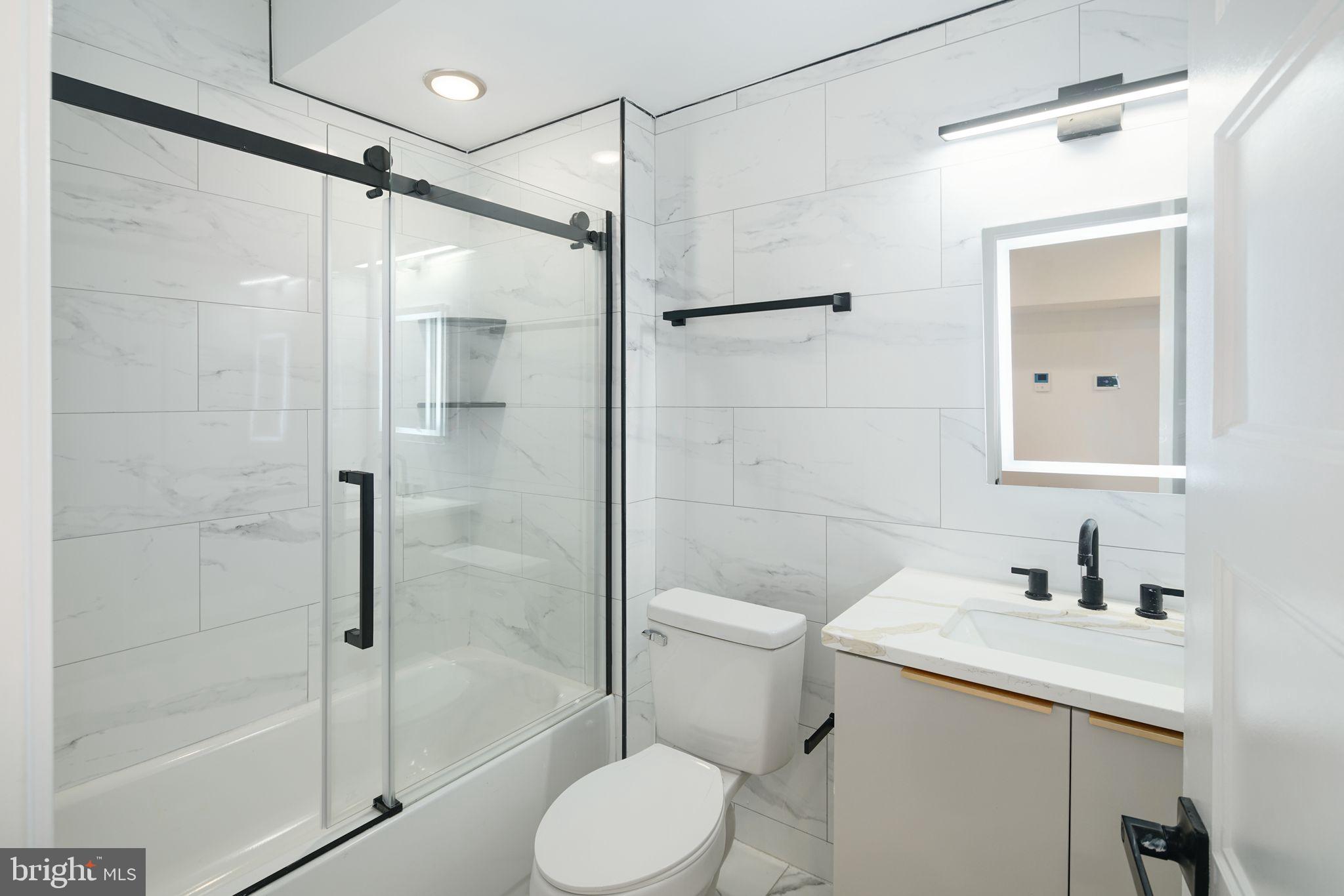 2000 N FRONT STREET 21