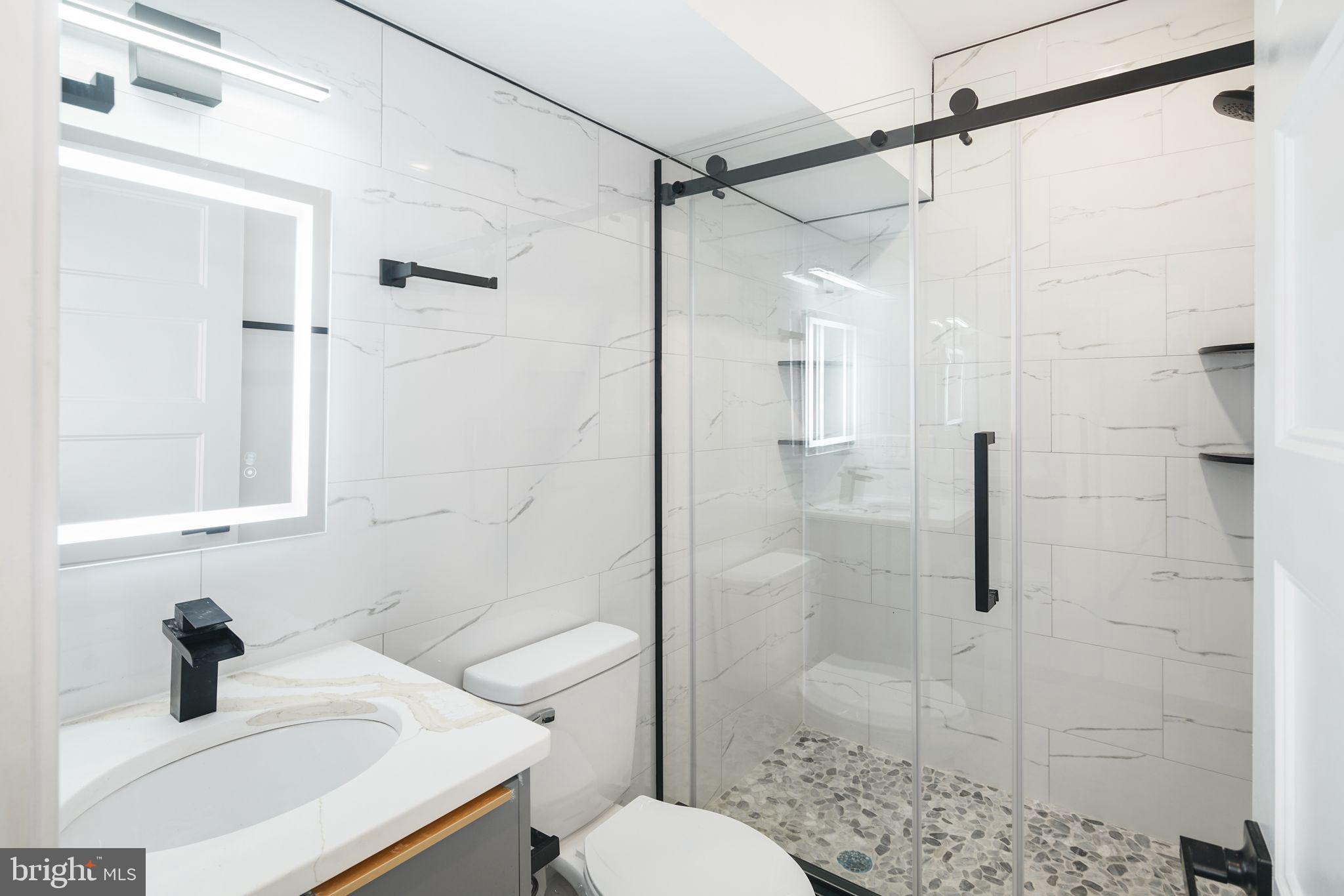 2000 N FRONT STREET 21