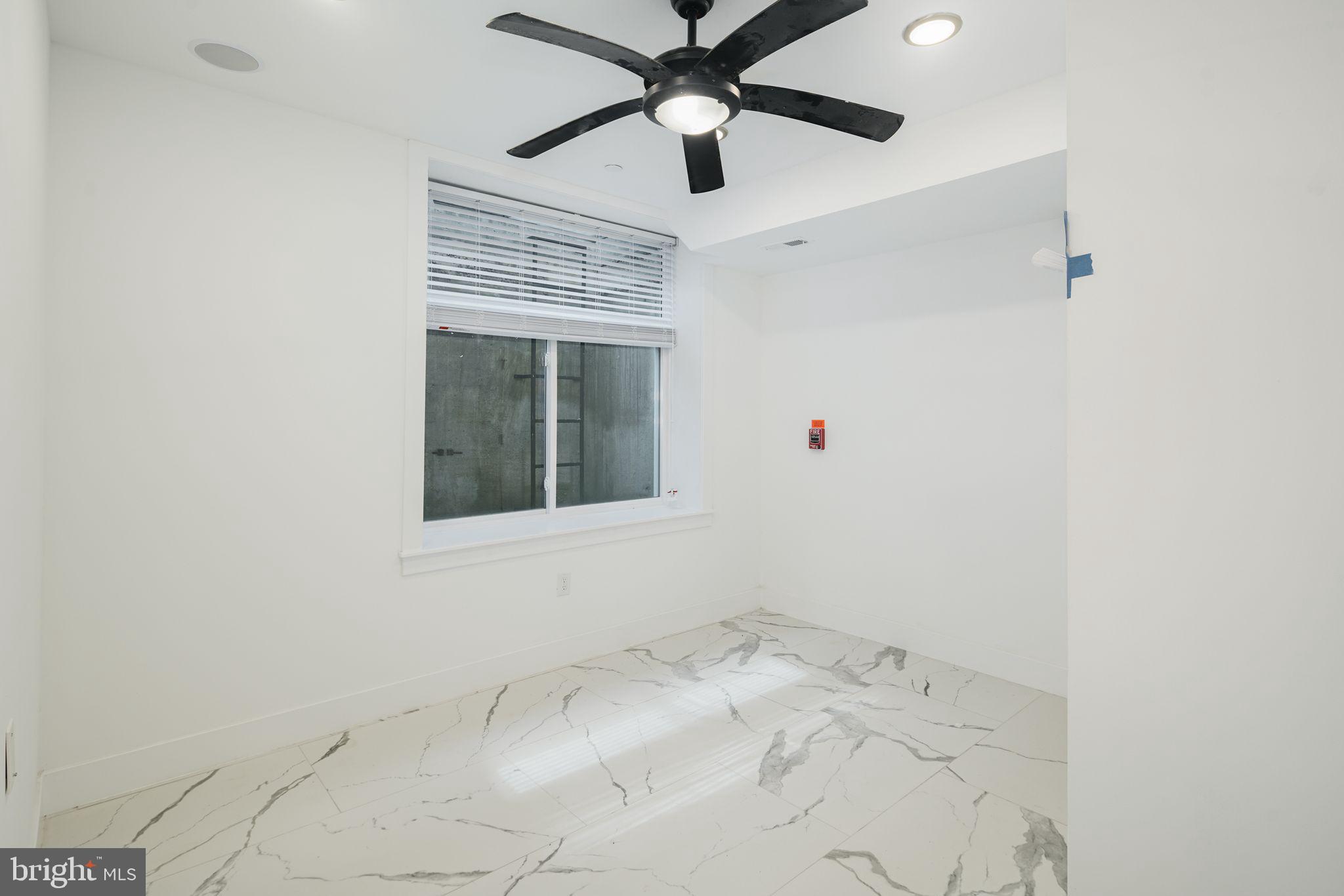 2000 N FRONT STREET 21