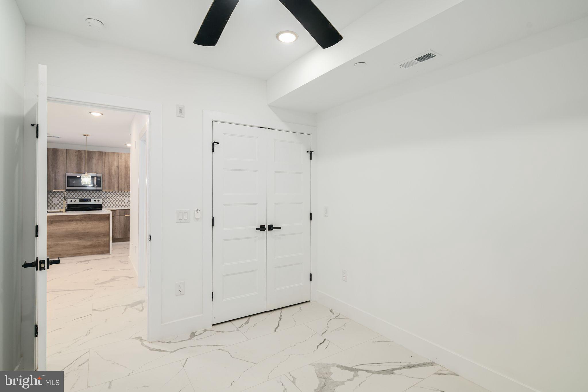 2000 N FRONT STREET 21