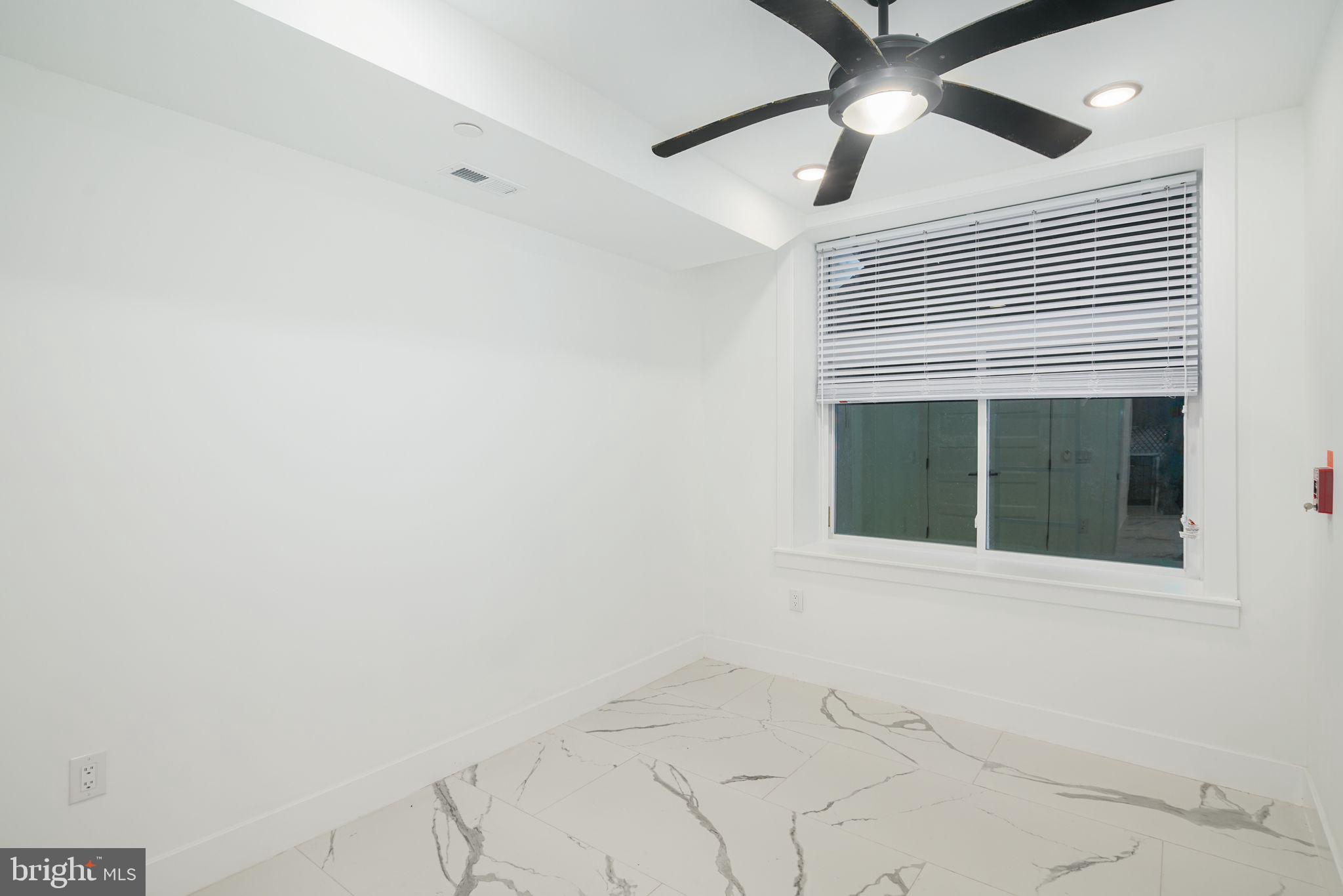 2000 N FRONT STREET 21