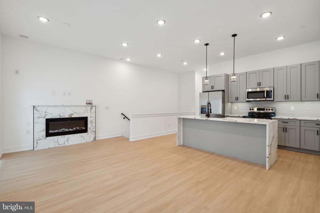 131 E CUMBERLAND STREET 2