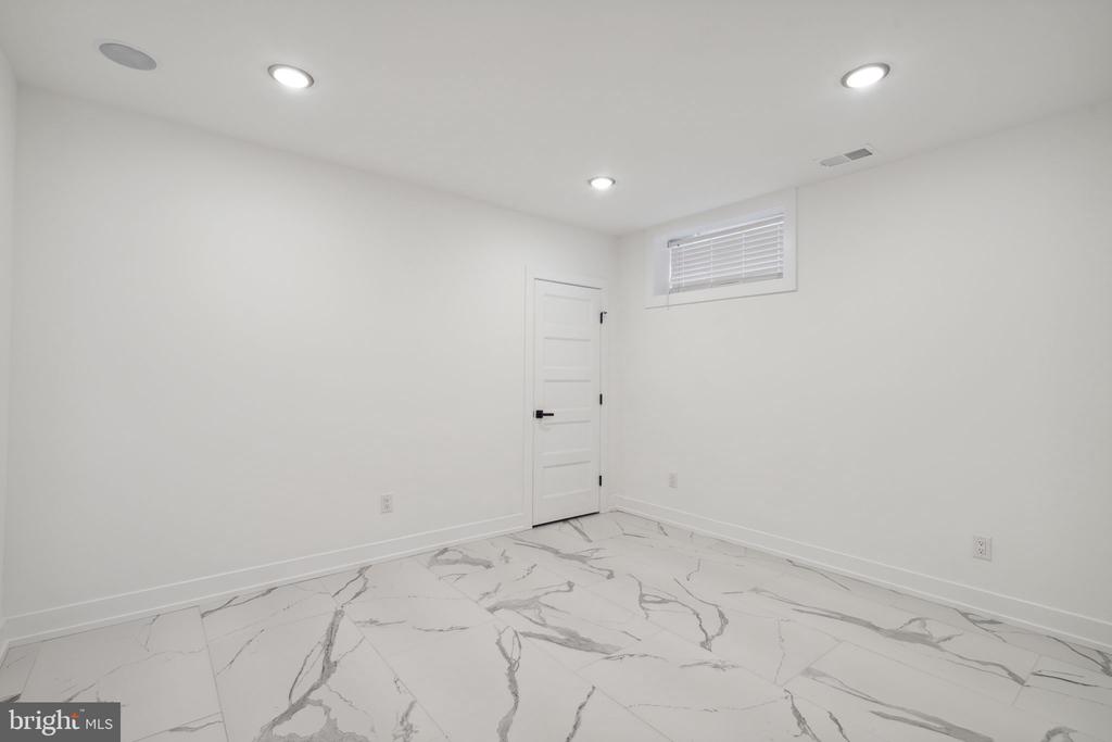 131 E CUMBERLAND STREET 2