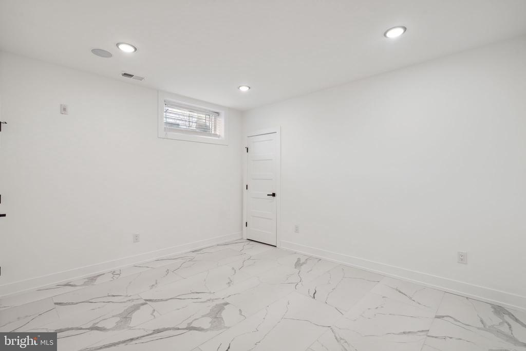 131 E CUMBERLAND STREET 2