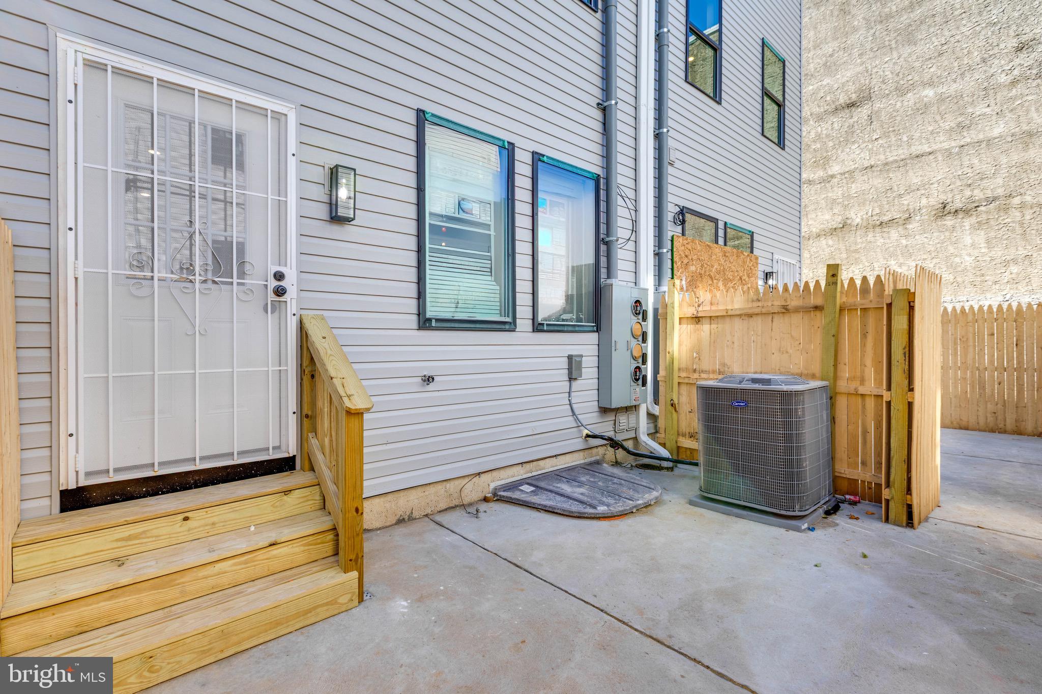 1221 W LEHIGH AVENUE 1