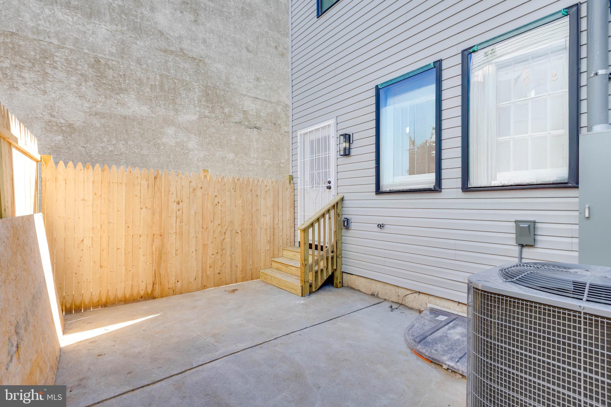 1221 W LEHIGH AVENUE 1