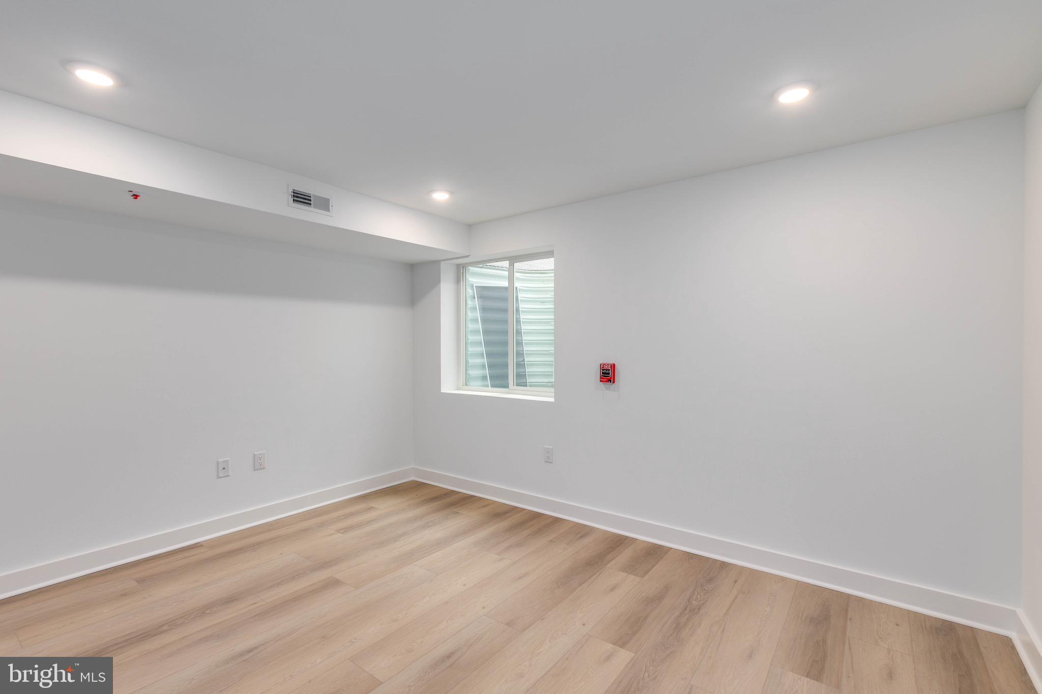 1221 W LEHIGH AVENUE 1