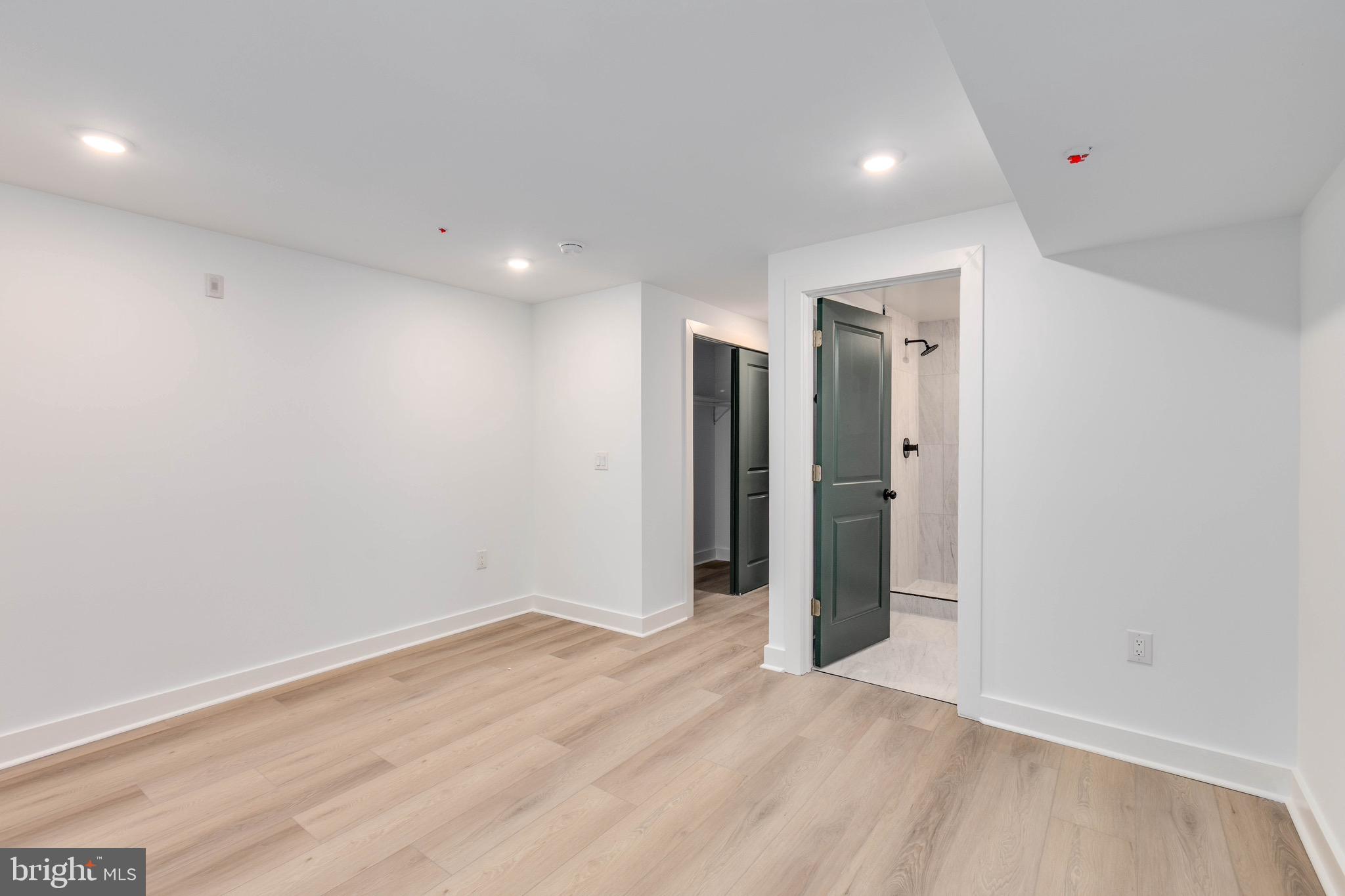 1221 W LEHIGH AVENUE 1