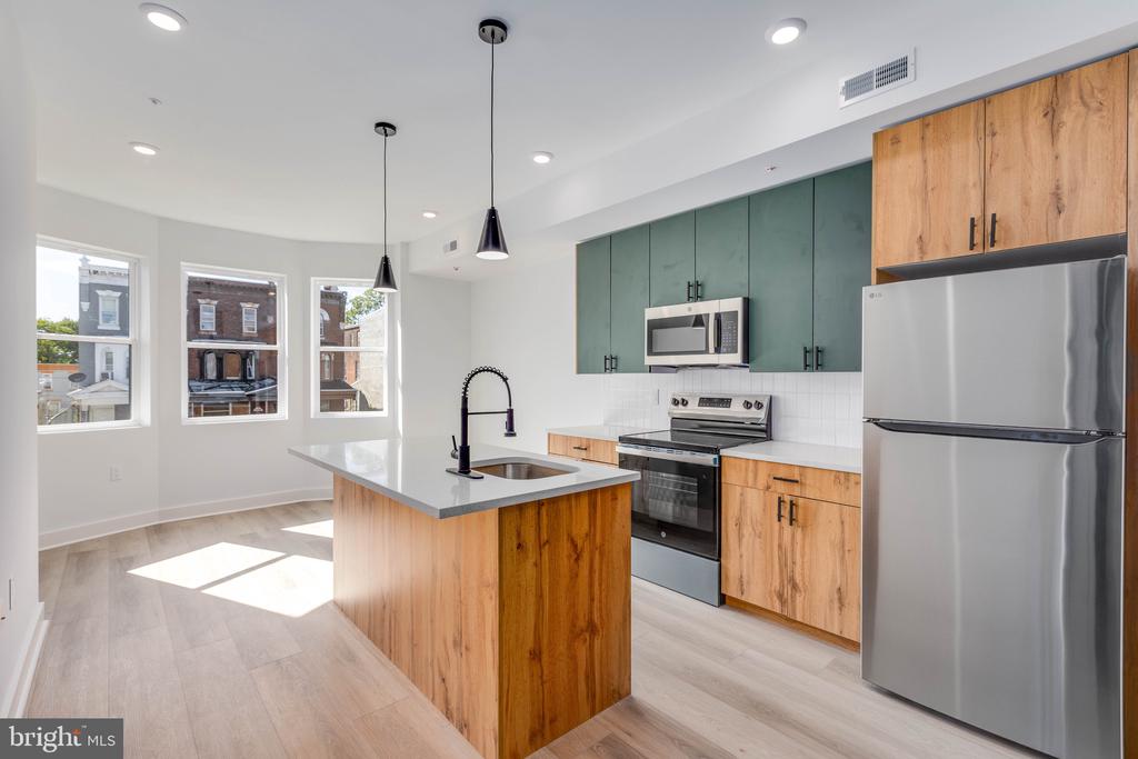 1221 W LEHIGH AVENUE 2