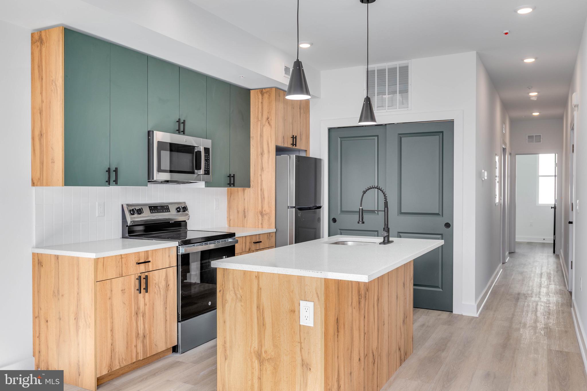 1221 W LEHIGH AVENUE 2