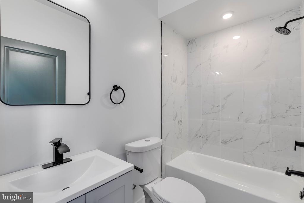 1221 W LEHIGH AVENUE 2