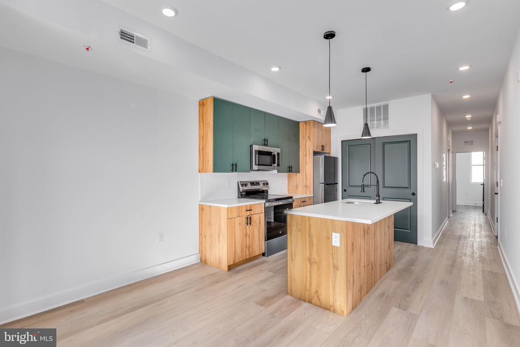 1221 W LEHIGH AVENUE 2