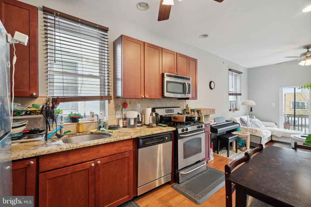 1818 CHRISTIAN STREET 3