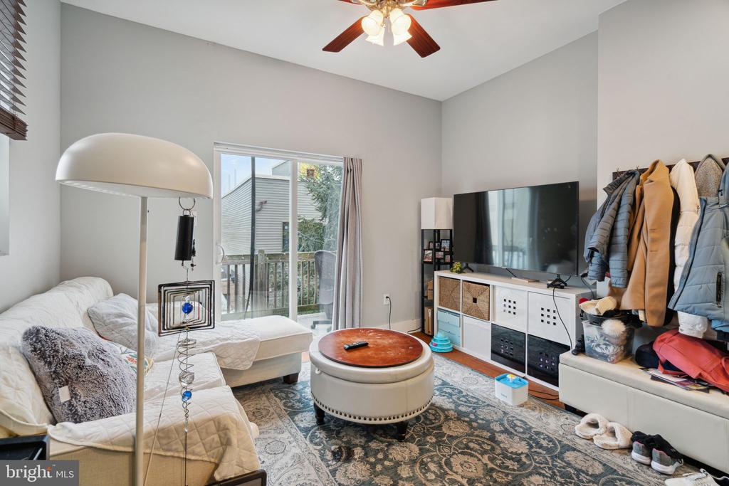 1818 CHRISTIAN STREET 3