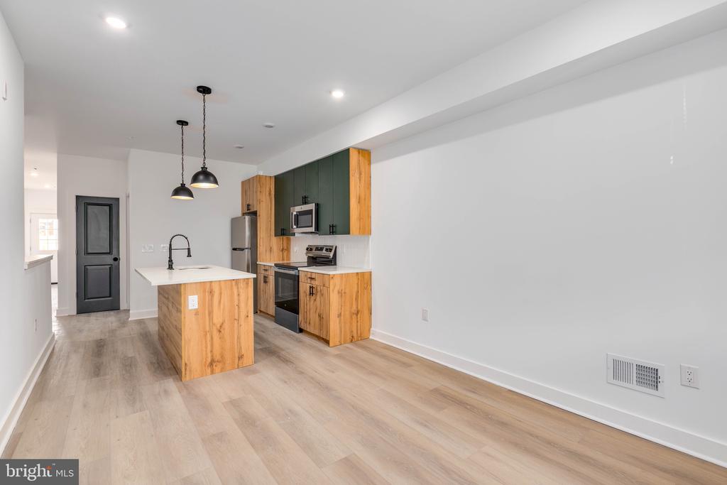 1223 W LEHIGH AVENUE 1