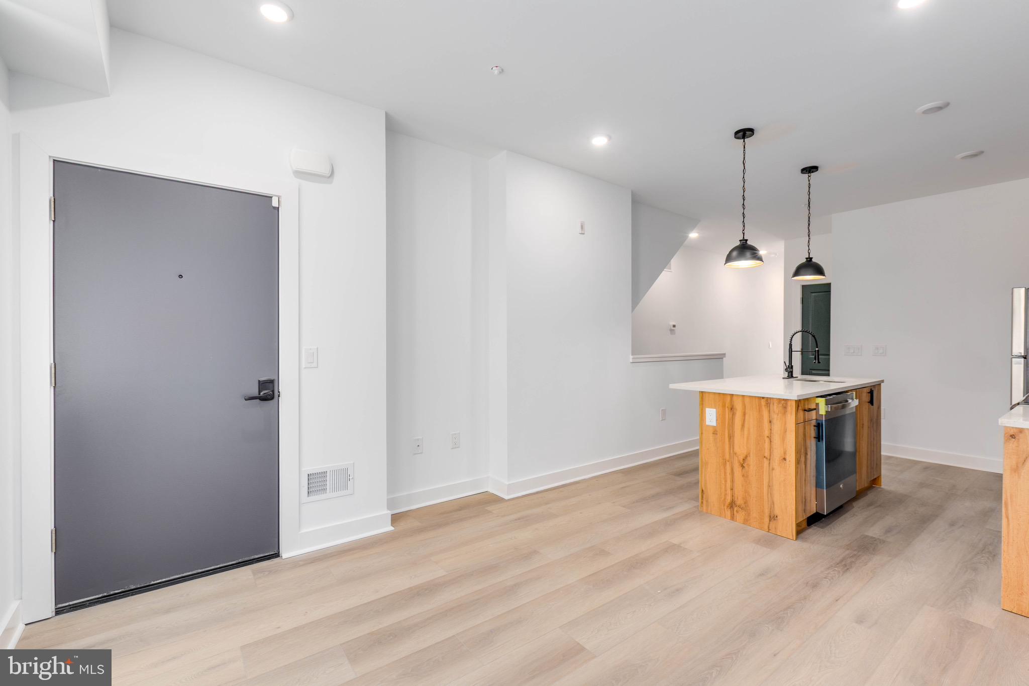 1223 W LEHIGH AVENUE 1