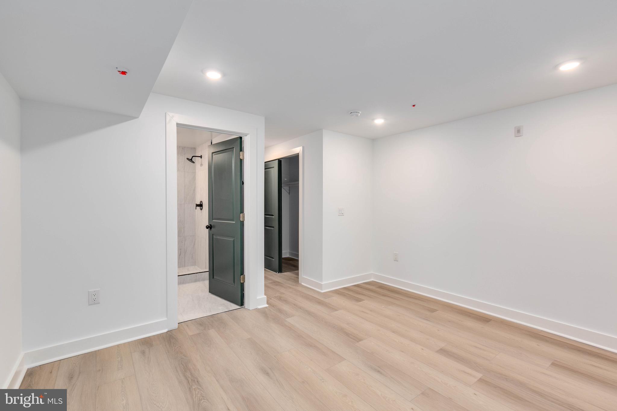 1223 W LEHIGH AVENUE 1