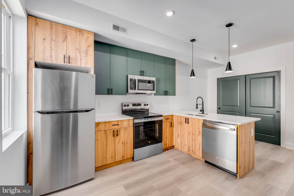 1223 W LEHIGH AVENUE 3