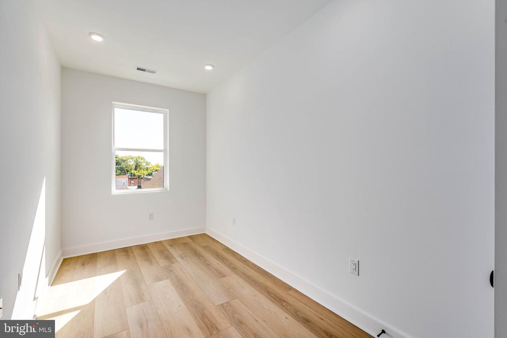 1223 W LEHIGH AVENUE 3