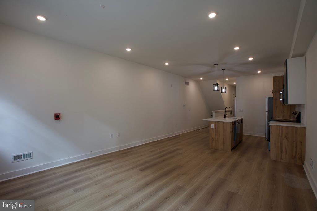1224 W SILVER STREET 1