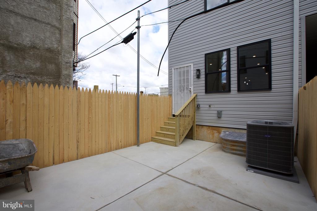 1224 W SILVER STREET 1