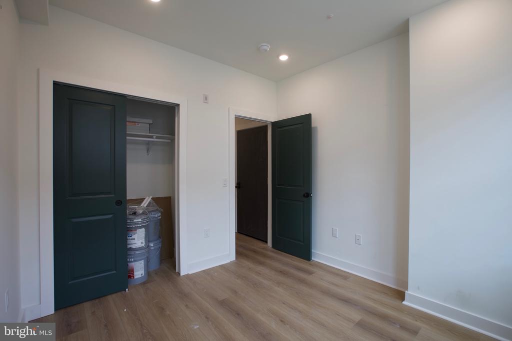 1224 W SILVER STREET 1