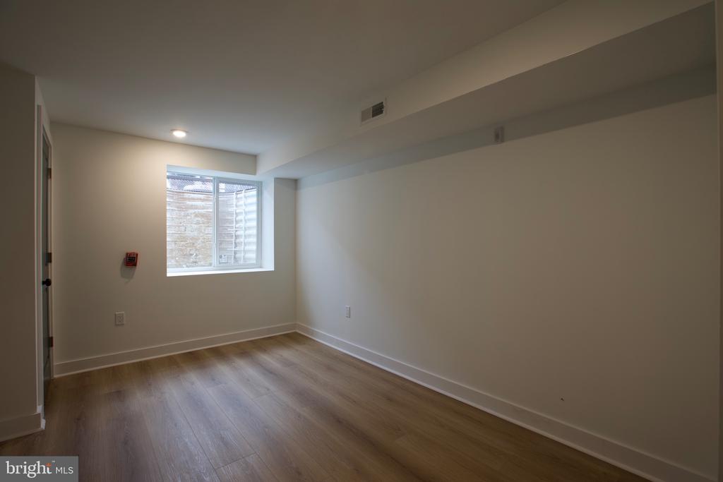 1224 W SILVER STREET 1