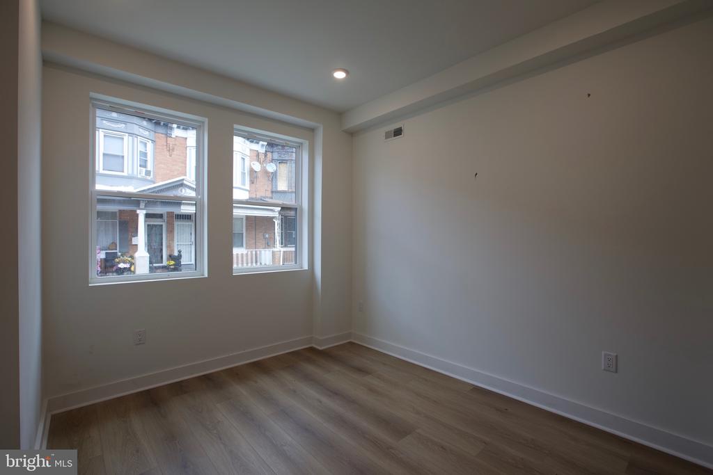 1224 W SILVER STREET 1