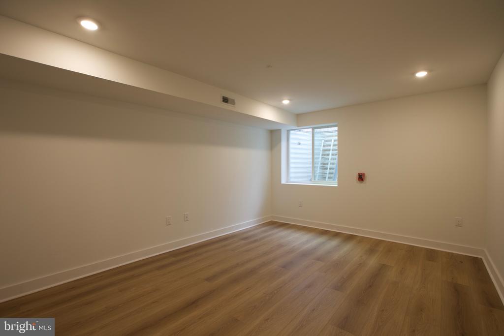 1224 W SILVER STREET 1