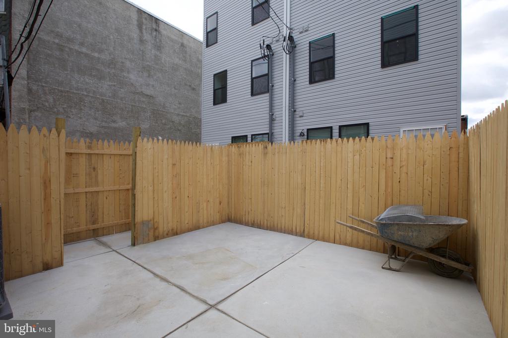 1224 W SILVER STREET 1