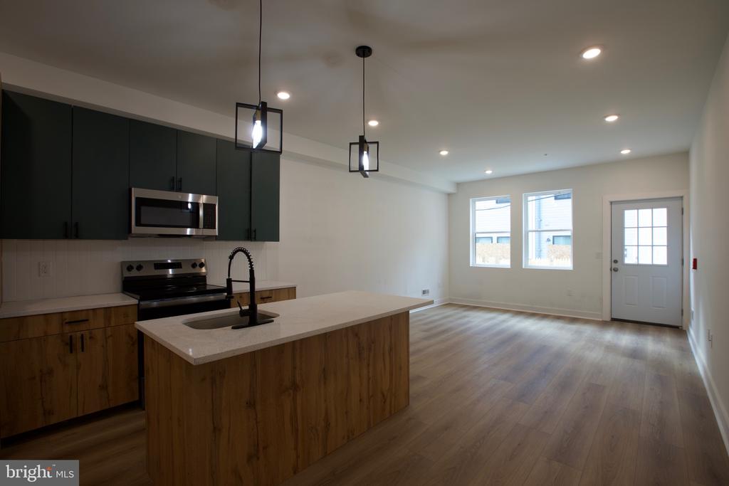 1224 W SILVER STREET 1