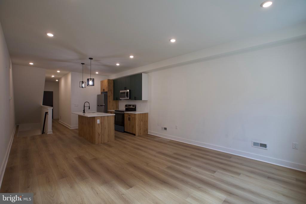 1224 W SILVER STREET 1