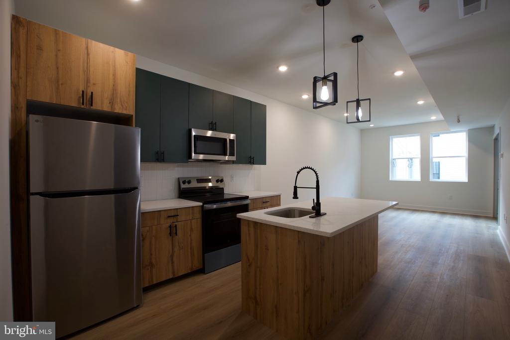 1224 W SILVER STREET 2