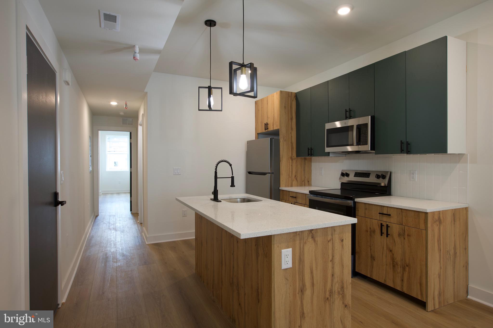 1224 W SILVER STREET 2