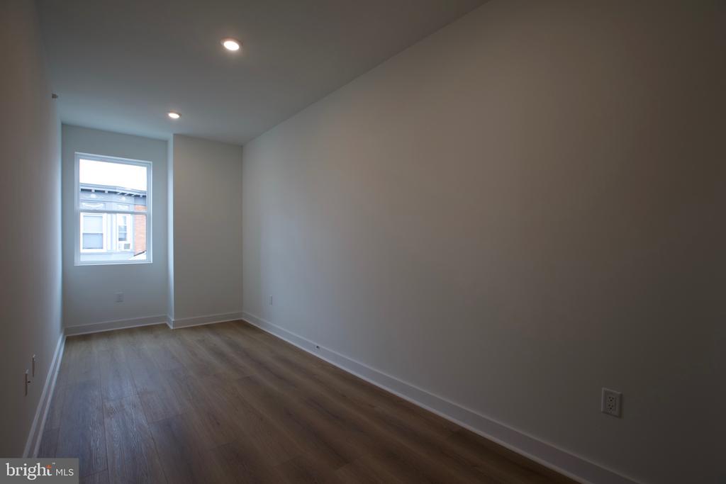 1224 W SILVER STREET 2