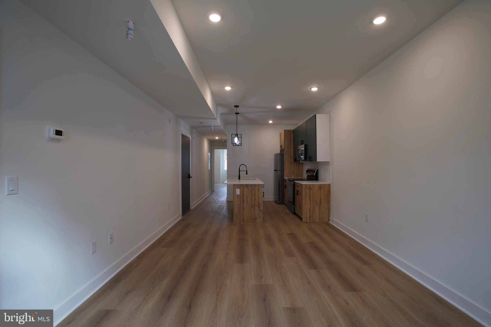 1224 W SILVER STREET 2