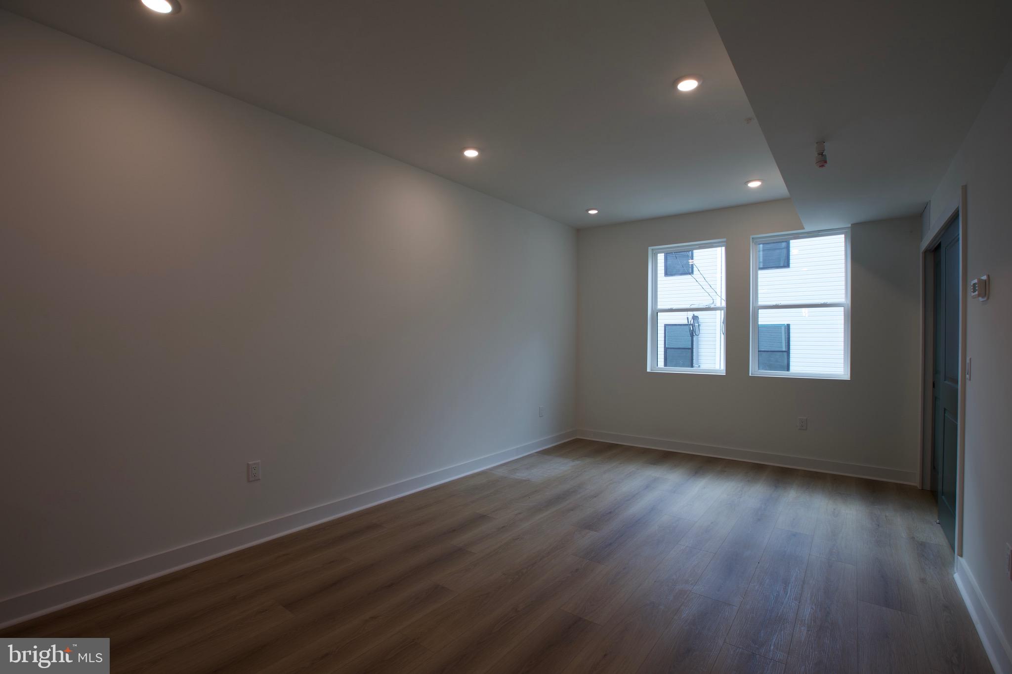 1224 W SILVER STREET 2